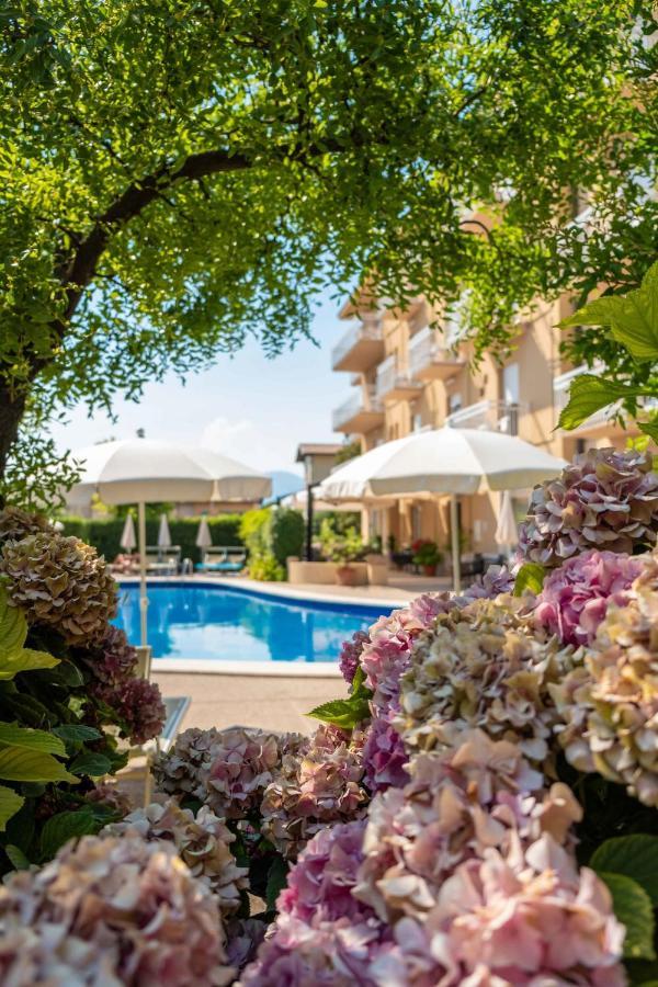 Hotel Romeo Тори дел Бенако Екстериор снимка