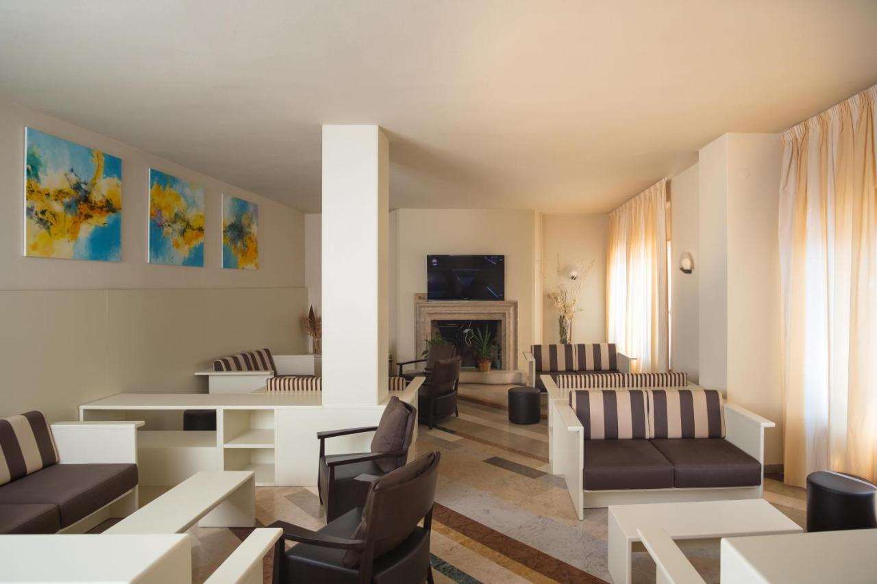 Hotel Romeo Тори дел Бенако Екстериор снимка
