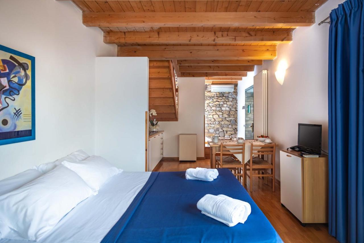 Hotel Romeo Тори дел Бенако Екстериор снимка
