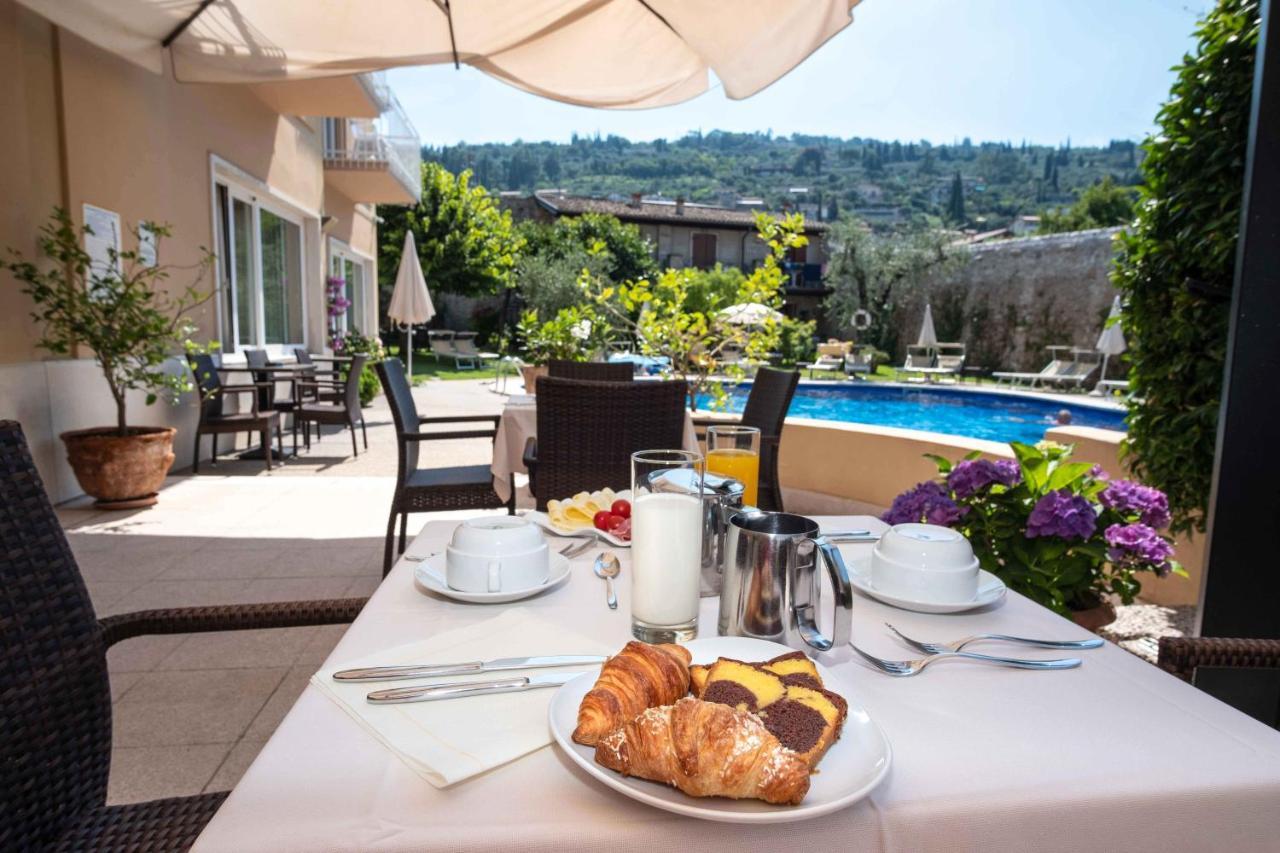 Hotel Romeo Тори дел Бенако Екстериор снимка