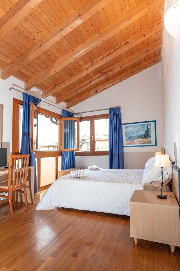 Hotel Romeo Тори дел Бенако Екстериор снимка