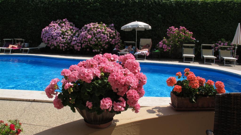 Hotel Romeo Тори дел Бенако Екстериор снимка